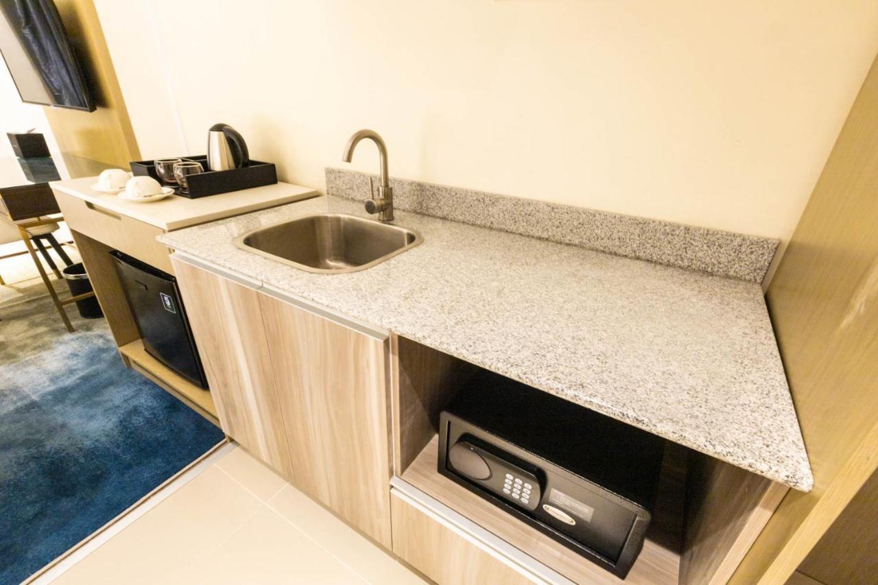 Noble Cebu Hotel Extérieur photo