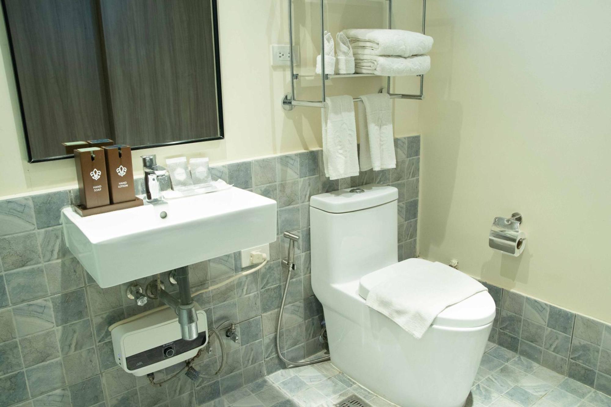 Noble Cebu Hotel Extérieur photo