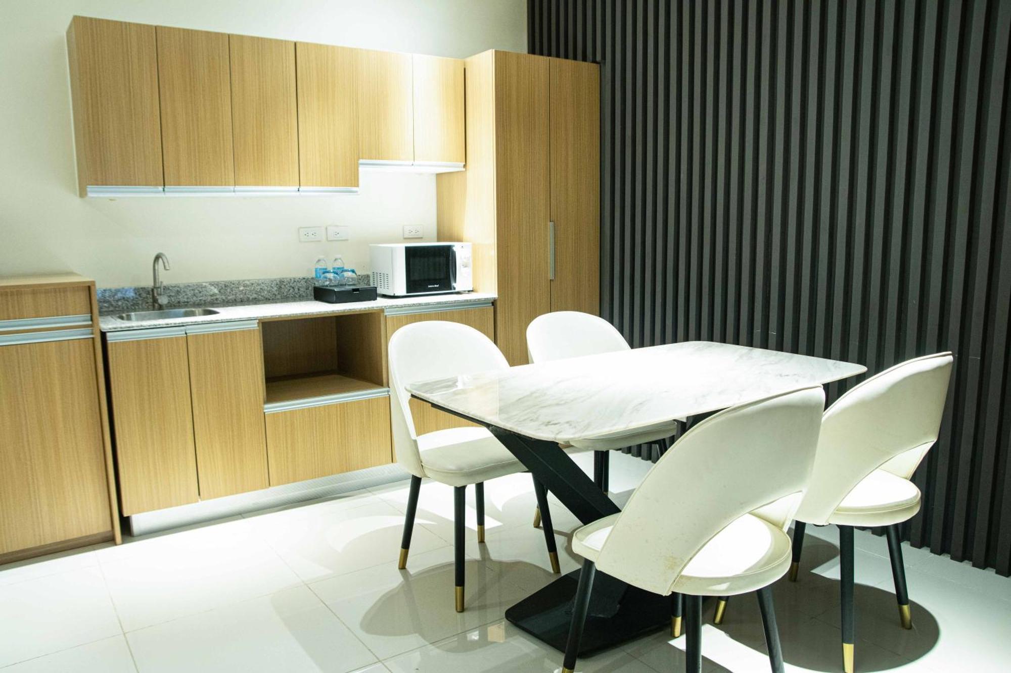 Noble Cebu Hotel Extérieur photo